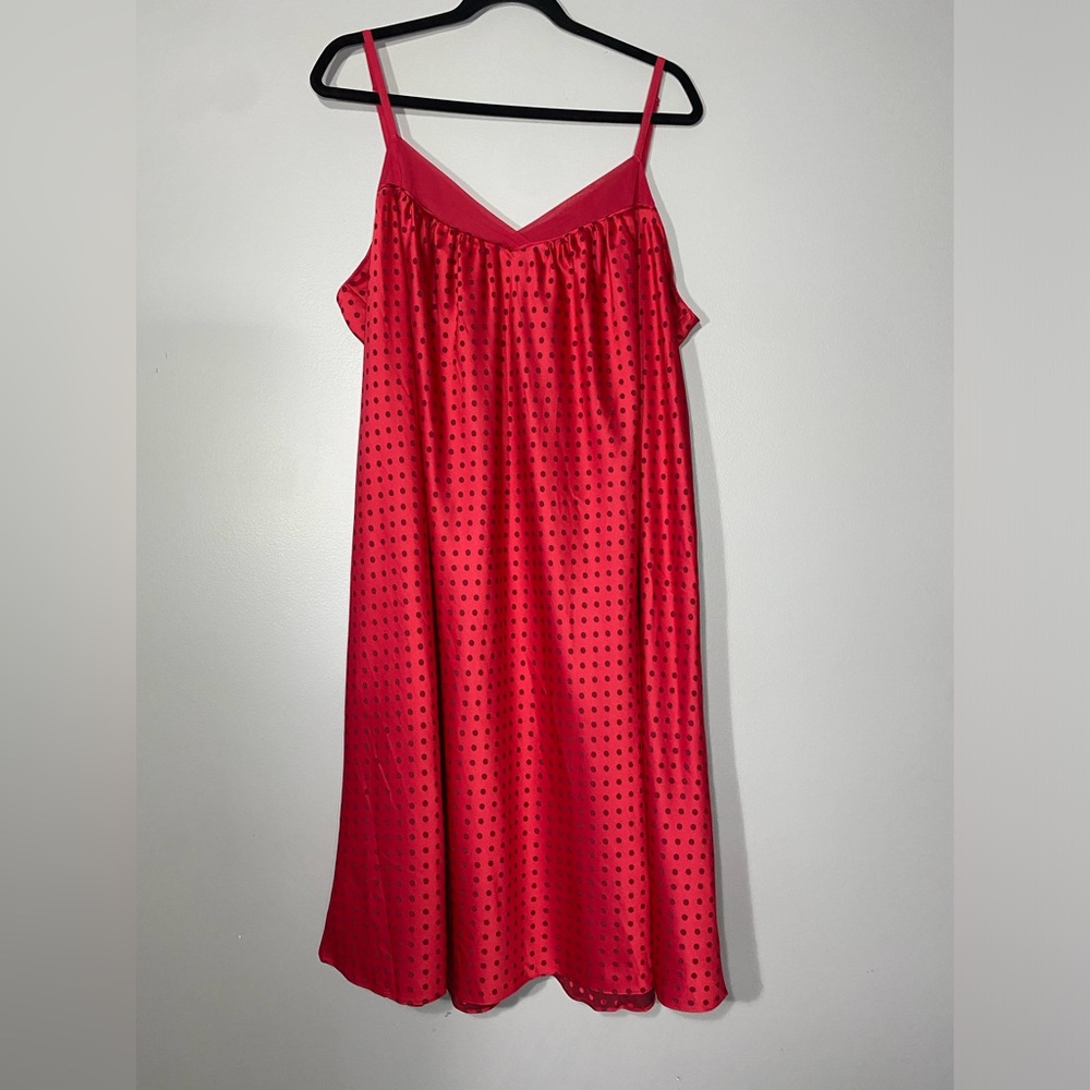 NWT Cabernet Woman by Sleep Sense
2X Dark Pink Polka Dot
Adjustable straps